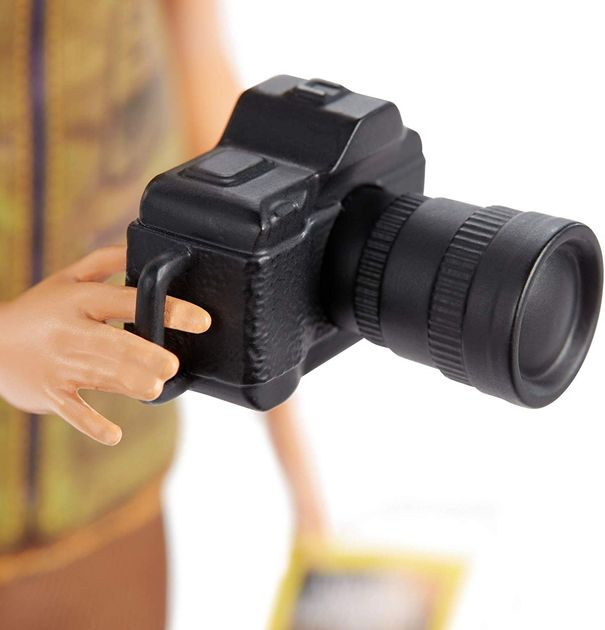 Кукла Барби фотожурналист Barbie Photojournalist Doll GDM46 изображение 1