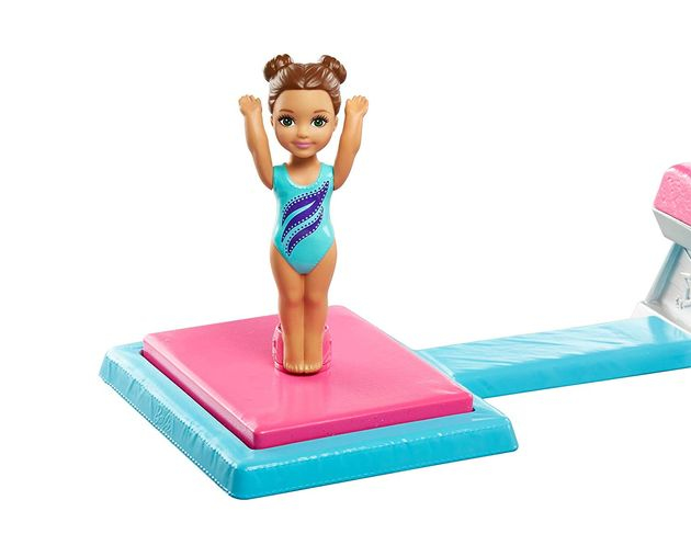 Игровой набор Барби гимнастка и ее ученица Barbie Flippin Fun Gymnast DMC37 изображение 3