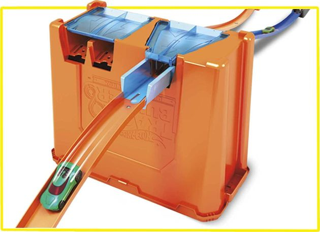 Трек Хот Вилс Коробка для трюков Hot Wheels Track Builder Stunt Box Gift Set изображение 4