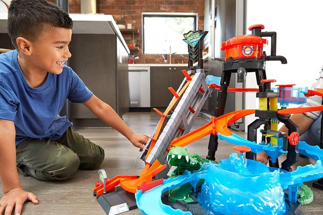 Трек Водонапорная башня серии Измени цвет Hot Wheels Ultimate Gator Car Wash Playset FTB67 изображение 5