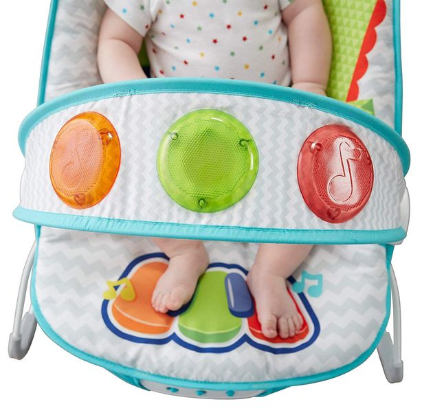 Детский музыкальный шезлонг кресло-качалка Ударяй и играй Fisher-Price Fun 'n Fold Bouncer FFX45 изображение 1