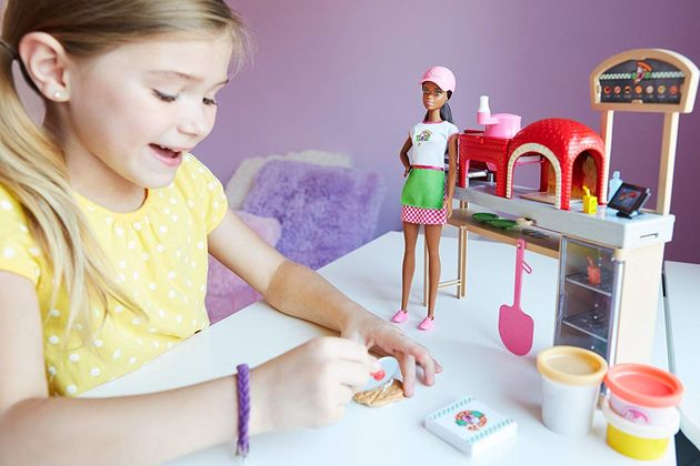 Игровой набор Пицца-шеф с пластилином брюнетка Barbie Pizza Chef Doll and Playset FTK33 изображение 1