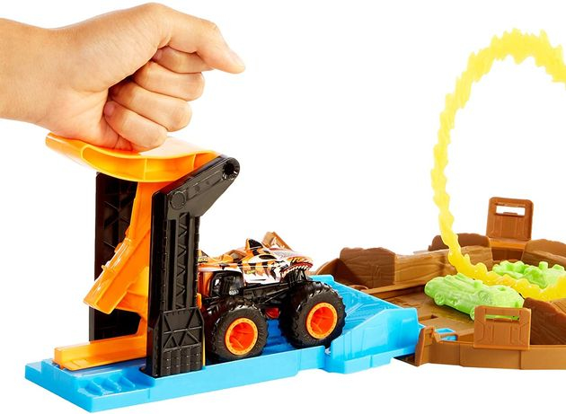 Трек Хот Вилс Трюки в шине Hot Wheels Monster Trucks изображение 3