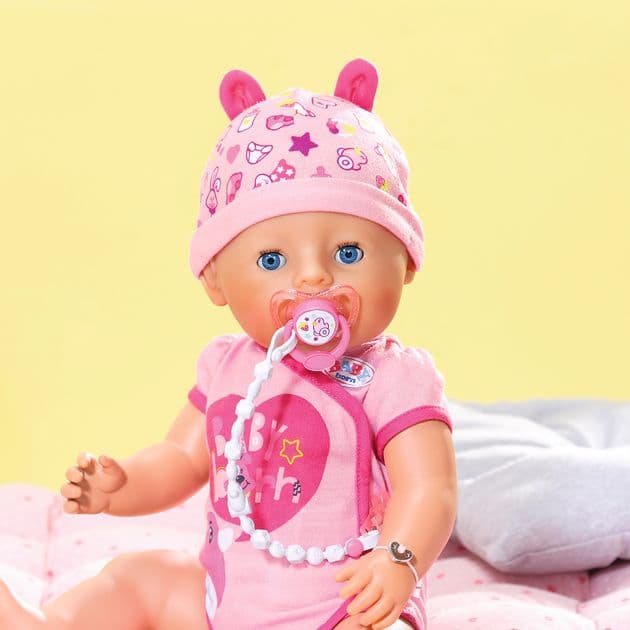 Фото5 Кукла BABY BORN серии "Нежные объятия" - ОЧАРОВАТЕЛЬНАЯ МАЛЫШКА (43 см, с аксессуарами) Каталог