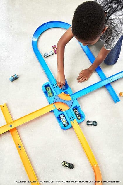 Трек Хот Вилс Коробка для трюков Hot Wheels Track Builder Stunt Box Gift Set изображение 1
