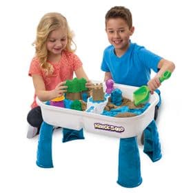  Набор песка для детского творчества - KINETIC SAND TABLE (голубой,натур.,1360г, стол для игры,аксес) Каталог