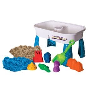  Набор песка для детского творчества - KINETIC SAND TABLE (голубой,натур.,1360г, стол для игры,аксес) Каталог