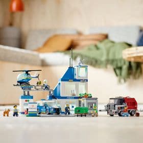 Конструктор Лего Полицейский участок Lego City (668 дет) изображение 3