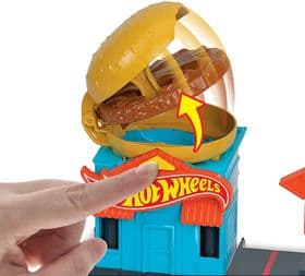 Игровой набор Хот Вилс Приключения в бургерной Hot Wheels Downtown Burger Dash изображение 4