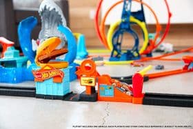Игровой набор Хот Вилс Приключения в бургерной Hot Wheels Downtown Burger Dash изображение 6