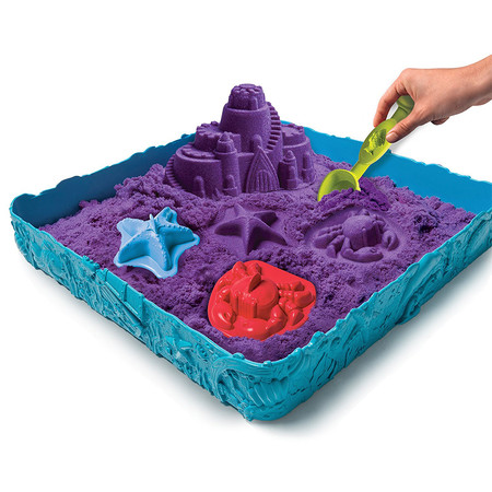 Фото5 Набор песка для детского творчества - KINETIC SAND ЗАМОК ИЗ ПЕСКА (фиолетовый, 454 г, формочки, лото Каталог