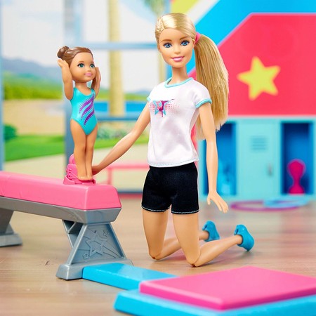 Игровой набор Барби гимнастка и ее ученица Barbie Flippin Fun Gymnast DMC37 изображение 6