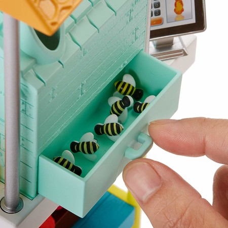 Игровой набор Барби Пчеловод брюнетка FRX32 фото 2