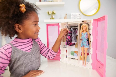 Игровой набор Барби Розовый шкаф для одежды Barbie Fashionistas Ultimate Closet Doll and Accessories GBK12 изображение 6
