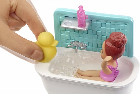 Игровой набор Барби Скиппер няня Время купаться Barbie Skipper Babysitters Bathtime Playset FXH05 изображение 1