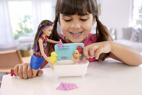 Игровой набор Барби Скиппер няня Время купаться Barbie Skipper Babysitters Bathtime Playset FXH05 изображение 5