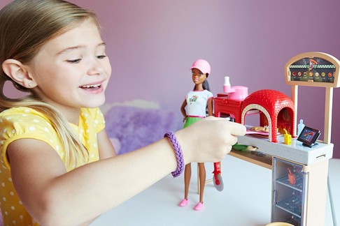 Игровой набор Пицца-шеф с пластилином брюнетка Barbie Pizza Chef Doll and Playset FTK33 изображение 2